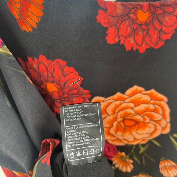 CUPCAKES & CASHMERE Tank Size Extra Small Floral Button Black Office Work - Picture 13 of 15